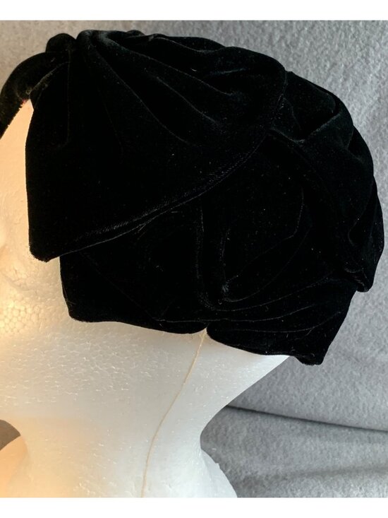 Vintage Black Velvet Womens Pillbox Hat With Layered Pleats Classic Chic Ladies main image 10